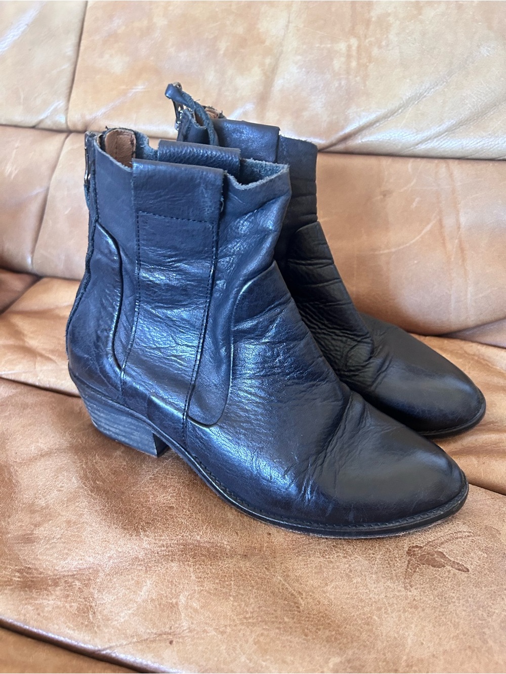 BASKE CALIFORNIA Classic Black Leather Women’s fitted Ankle Booties 6.5